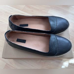 Women’s Olukai Leather Flats